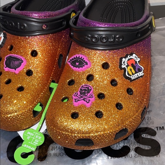 Exclusive Limited Edition Crocs Disney Hocus Pocus Glitter Clog & Jibbitz Charms - Picture 5 of 16